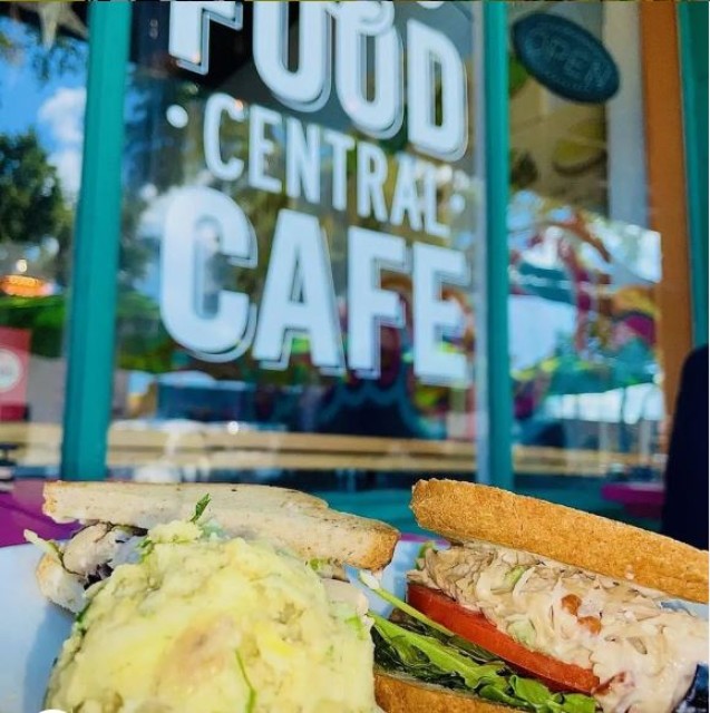 Love Food Central Cafe